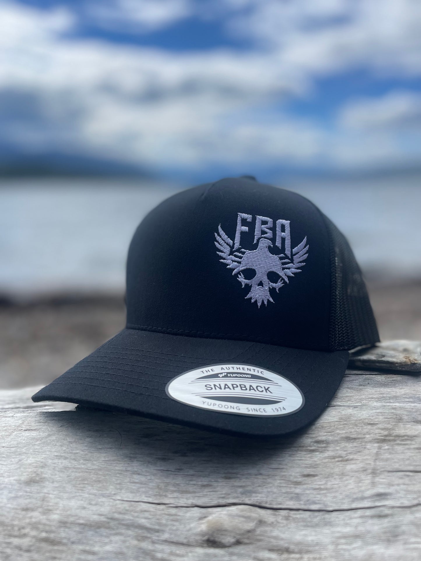 BLACK RETRO TRUCKER (curved bill)
