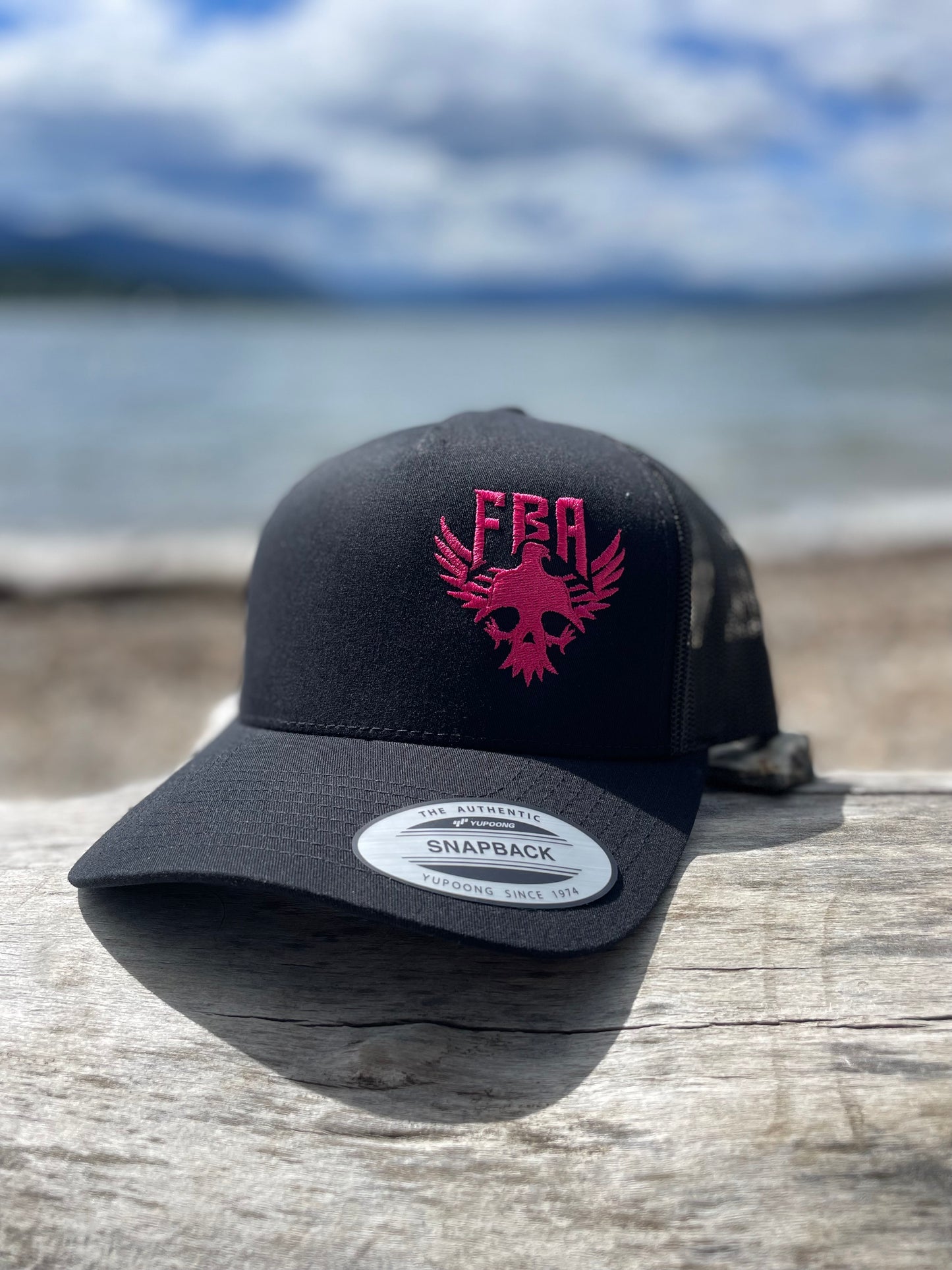 BLACK RETRO TRUCKER (curved bill)
